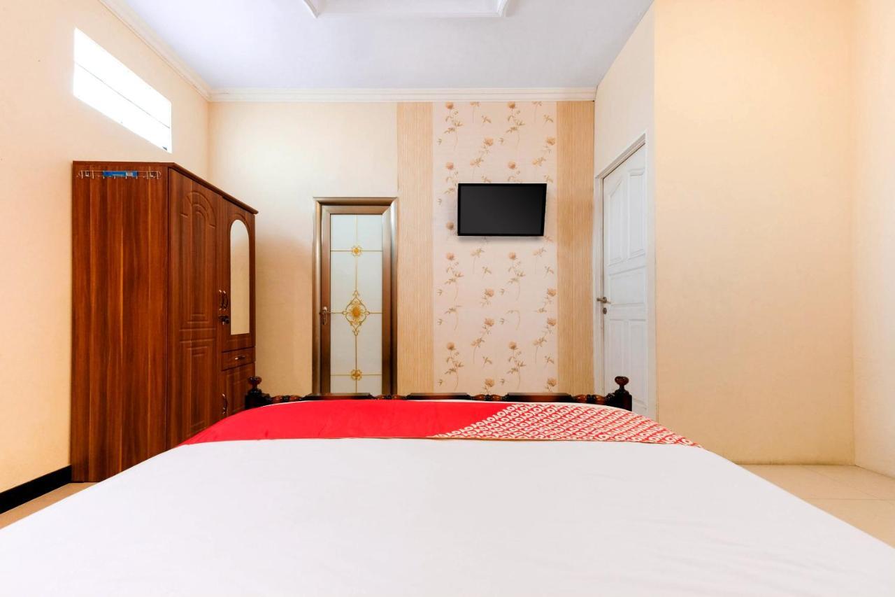 Super Oyo 338 Guest House Omah Manahan Syariah Solo Екстериор снимка